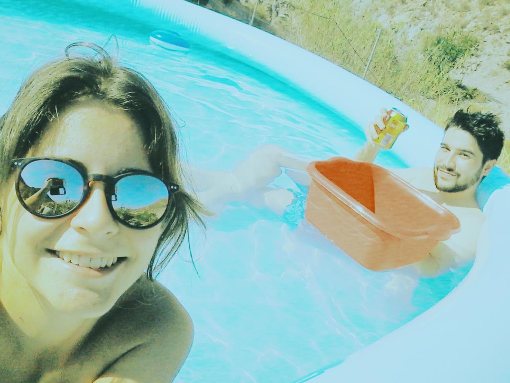 PaulaVLV's tweet photo. Mal, fatal. #malviviendo#ensayo#pisciniki http://t.co/OIQa4qtnXb