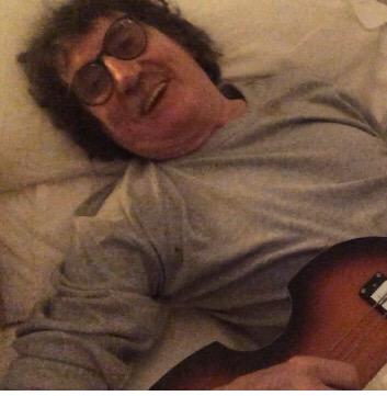 drakgb's tweet photo. Charly García saluda a todos sus aliados, se encuentra muy bien pronto para el alta médica de la clínic Fleni Gracias http://t.co/2AH3PuyvY1