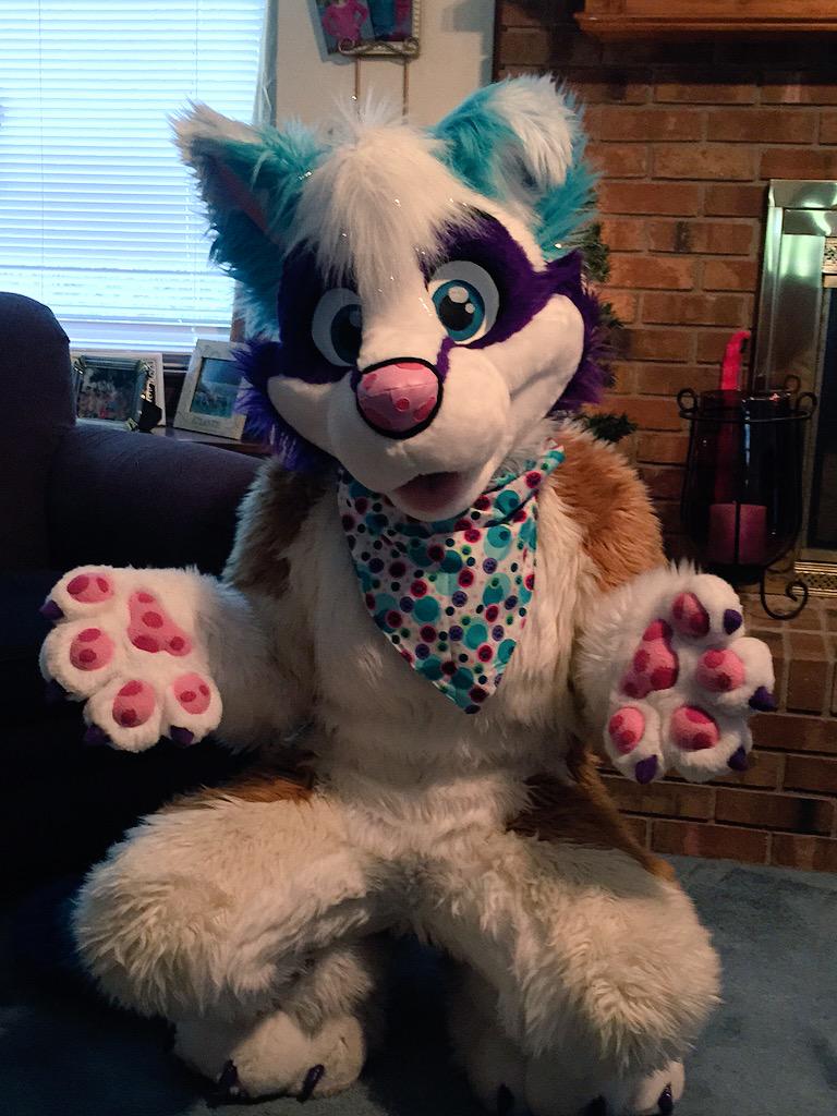 MegaKewlie's tweet photo. I'm loving my new pocket bandanna from @MadeFurYou !!! ^_^ http://t.co/P0AYFYZrT3