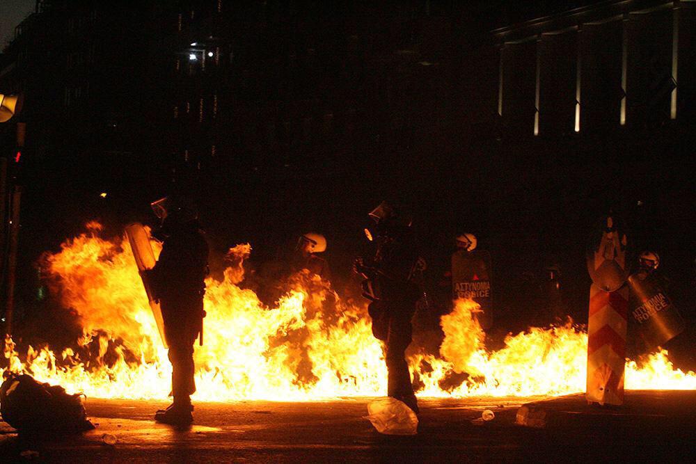 guyspain's tweet image. Por todos los dioses del Partenón!!  #Syntagma a ver como acaba esto y que consecuencias tiene!