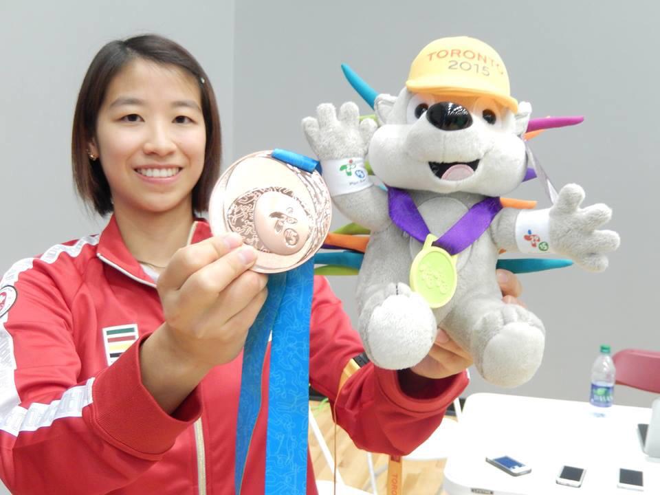 pkychanjr's tweet photo. Bronze medal!  Thanks to @SportCanada_EN @BdmintonCanada @yonex_badmnton @cibc @B2dmintonBC http://t.co/V8FDP9Lsq4