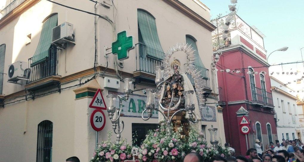 alberto_calero2's tweet photo. Gran tarde y noche vivida junto a la Virgen del Carmen de la @Hdad_Calatrava con muy buenos momentos #TDSCofrade http://t.co/4afYj1EEgt