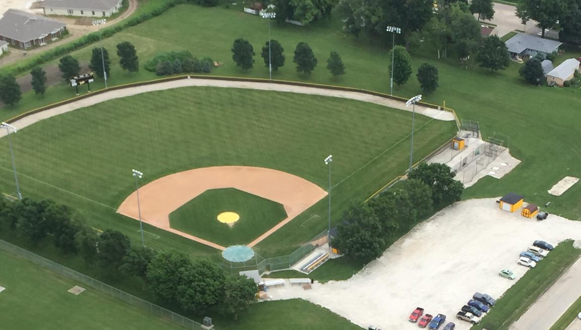 KvilleBaseball's tweet photo. Check out this amazing photo of Knoxville Baseball Field taken by @calynbumgardner #BackInBlack #iahsbb #SCCbaseball http://t.co/x5AjJp0JNG