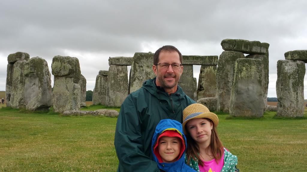 JodyCraniac's tweet photo. The gang at Stonehenge. Amazing! http://t.co/Cf6UB0ZD6A