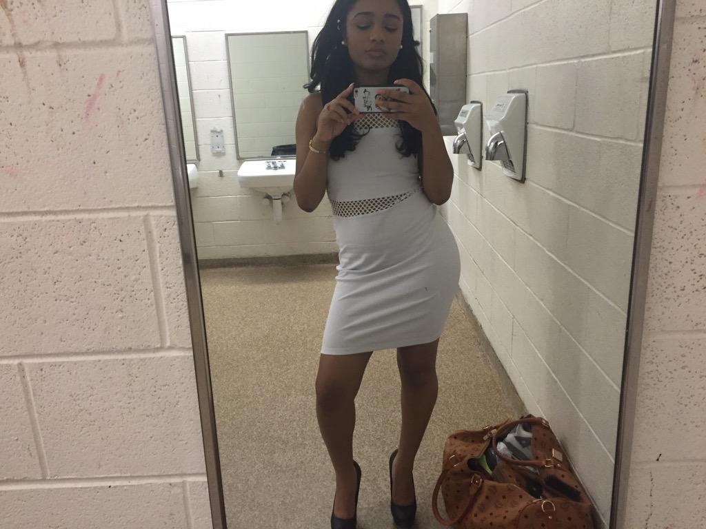 niyahsade_'s tweet image. 💋 #class2k16 @WiseSen16rs 🎓