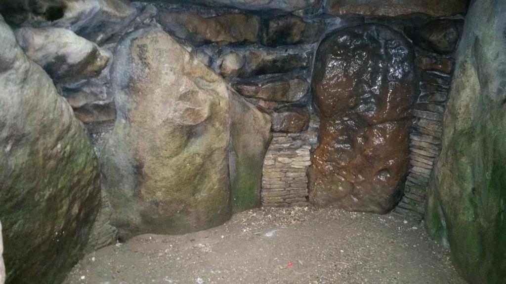 JodyCraniac's tweet photo. Burial tomb from 3,000 bc http://t.co/Ugeh631AFv