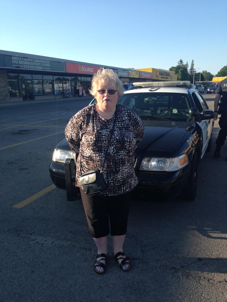 LauraThompson82's tweet photo. Ran into some legal trouble with @kerrtbay while on break from @CLCOntario Women's School. #CLCONWSS #CLCONWS #OPSEU http://t.co/PjzZRwVJzx
