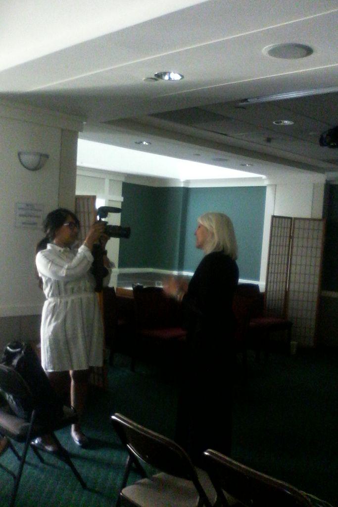 ArtsHumana's tweet photo. .@inothernews gets the #NewHorizons news from @bethbeck at #Papers2Pluto @mendeley_com @STIPidealab http://t.co/SbSUahAM0X