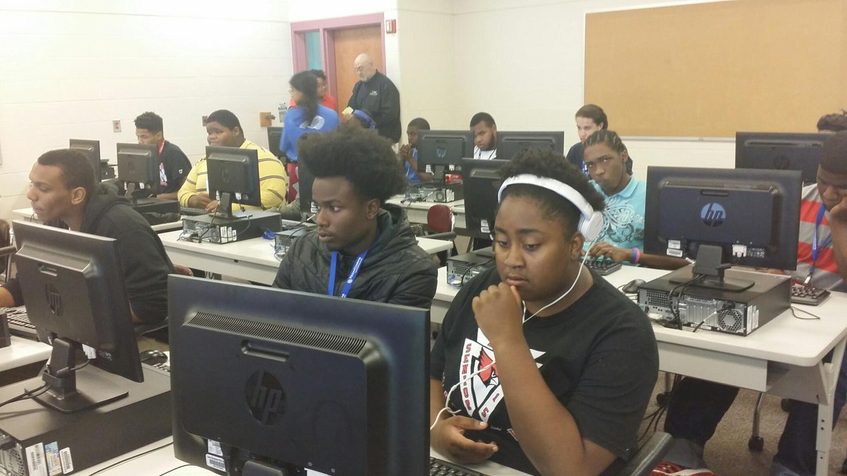 lisachambers's tweet image. It&apos;s the middle of July but these teens are committed to learning #StudentWEBCORPS @EastClevelandOH @YOUCleveland