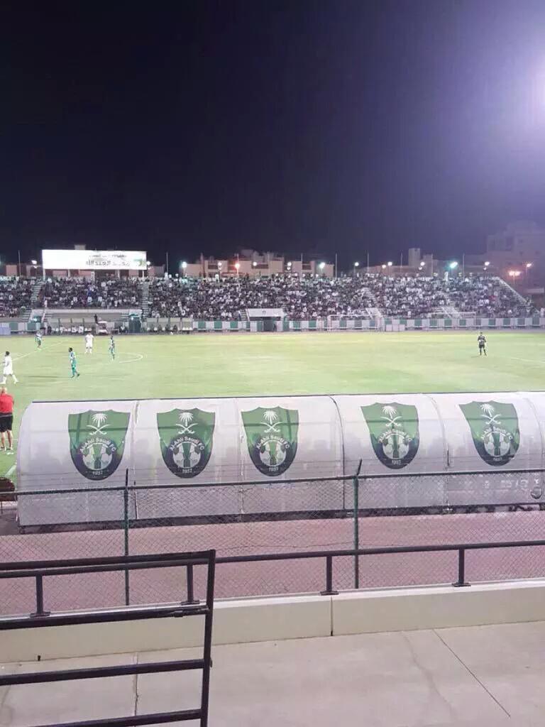fahadabw12's tweet photo. يخسر الدوري واسيا..ويحضر مباراة اليوم بكثافة !
حقاً أنه جمهور الاهلي وكفي؟ دام وفائكم ومحبتكم 💚
#وديه
#الاهلي_نجران http://t.co/q1x3FXcxV9