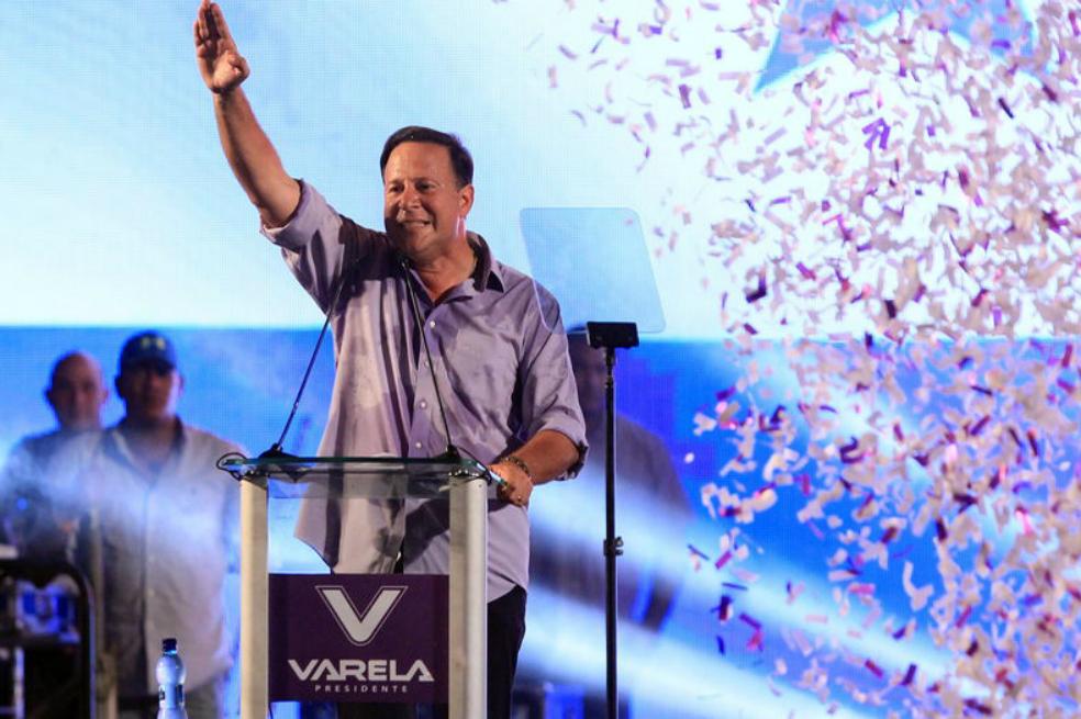 elespectador's tweet image. Presidente de Panamá, acusado formalmente por interceptaciones telefónicas ilegales bit.ly/1CEWNMY