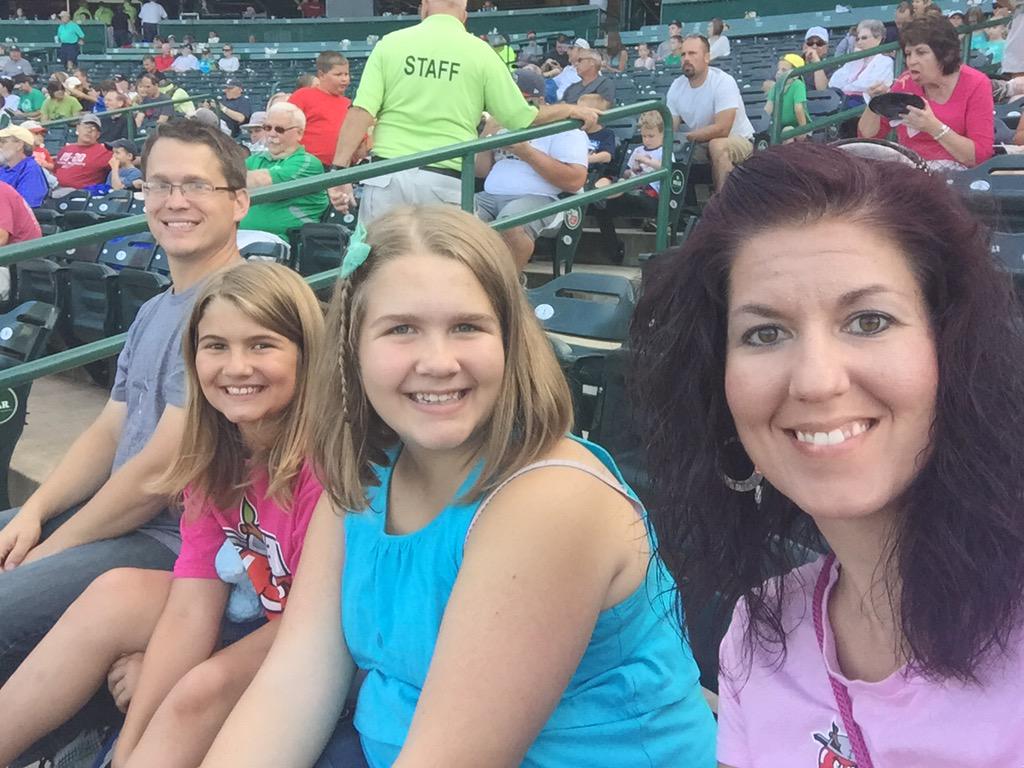 Stefanie_Stout's tweet photo. @TinCaps #family #beautifulnight #tincaps #bigfun http://t.co/5nFG3wkidT