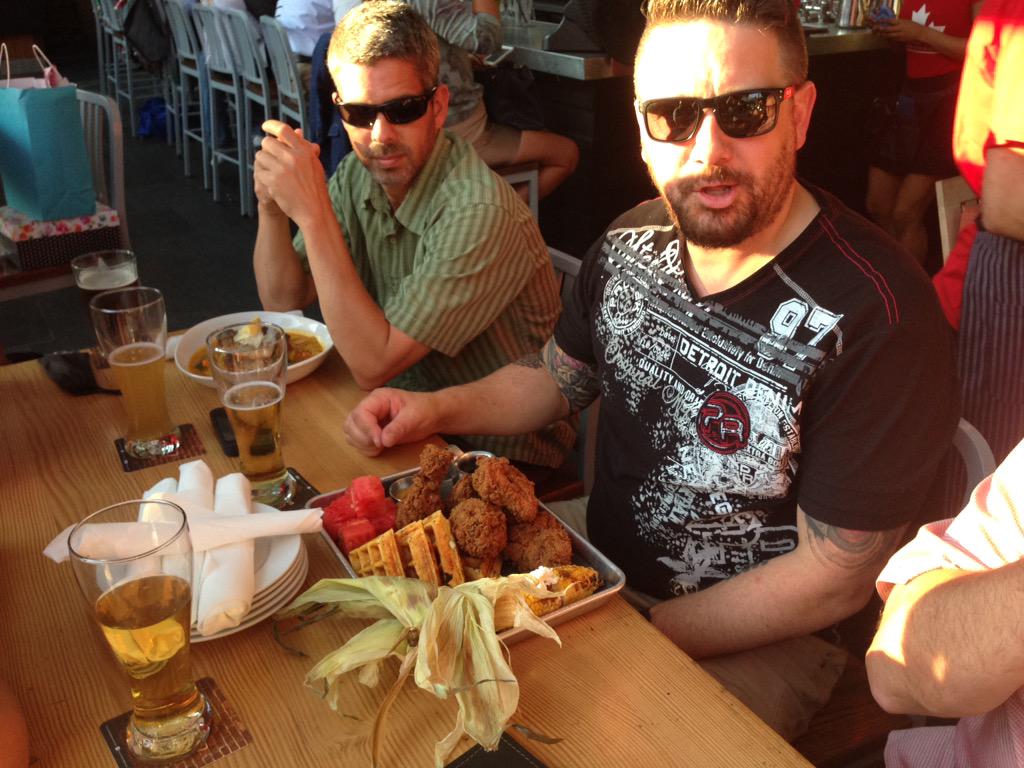 wpreuss1's tweet photo. Jalapeño waffles and a bucket of chicken #dothemath http://t.co/A9tj9E1F0N