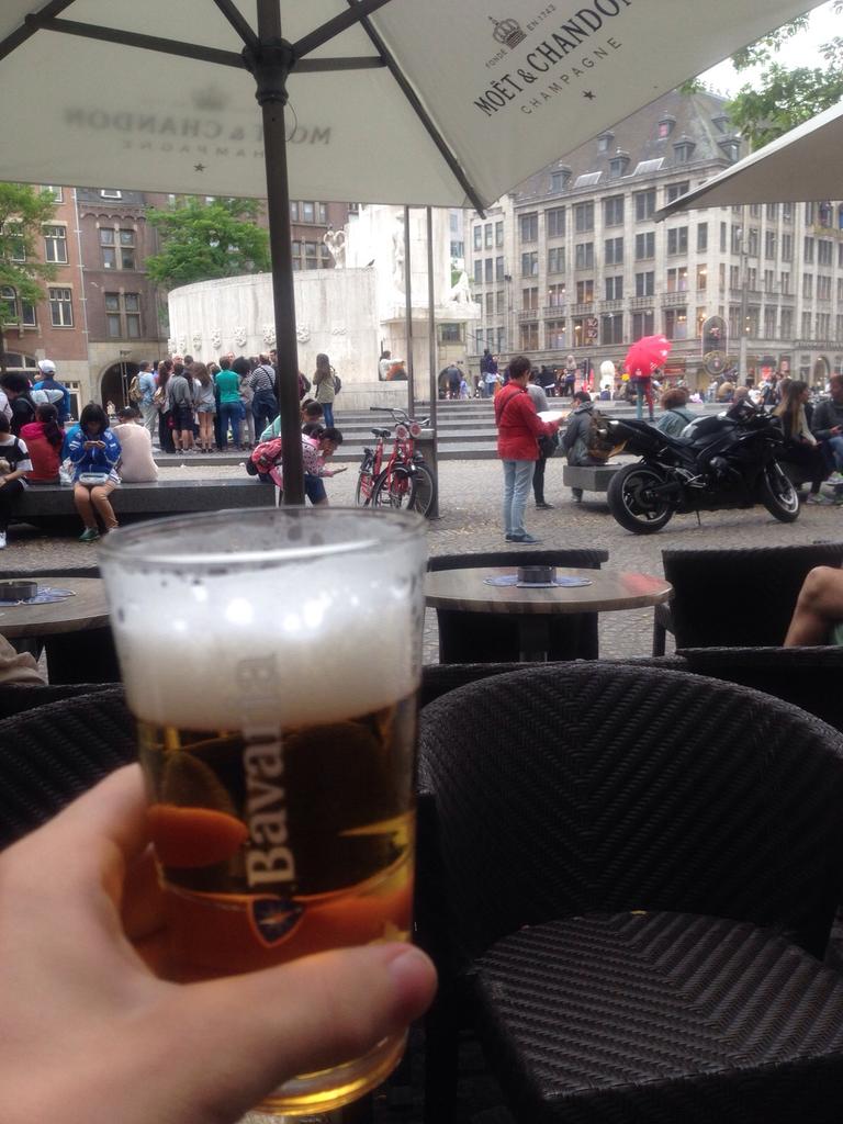 pascal_bos's tweet image. Goed bezig @Bavaria alles terrasen op dr dam in Amsterdam schenken Bavaria.
