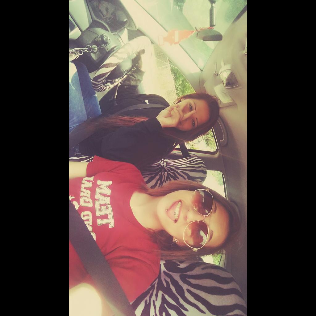 sarajustinexo's tweet photo. #Wcws are my two sisters 💘 @LeannMariebb http://t.co/wxspjnmF9A