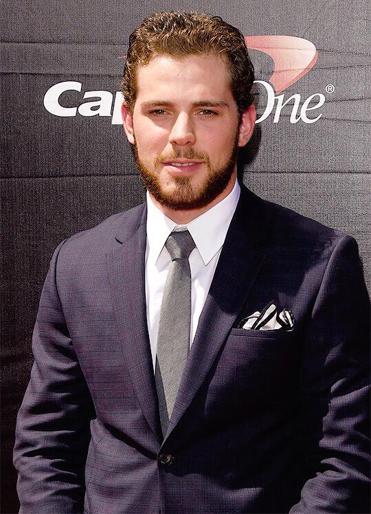 Suit game strong at the ESPY's for @tseguinofficial #thatpocketsquarethough