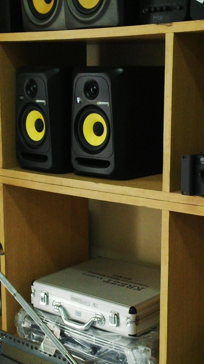 KRK Rokit5 G3 Black @tiganegeritangerang..mangga juragan :)