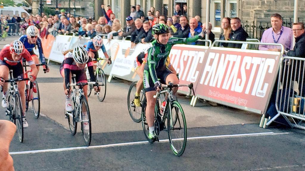 abbymaep's tweet photo. Great racing at @HuddsCriterium managed to pick up both primes but got second at the finish to a strong @LittleSimo http://t.co/amw2be1J93