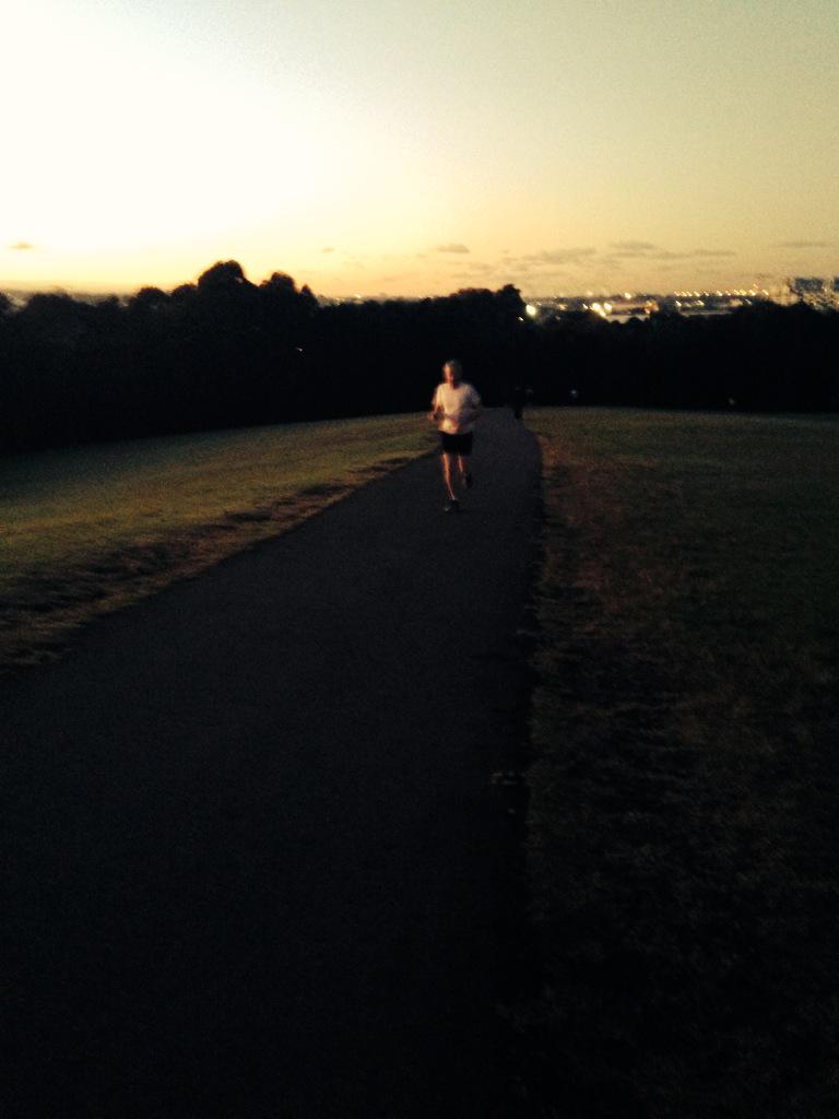 LaraCreber's tweet photo. City 2 Surf Training, tempo session at Sydney Park 6am. Be Ready: http://t.co/87mf39hhLA http://t.co/8RLqRfRBwv