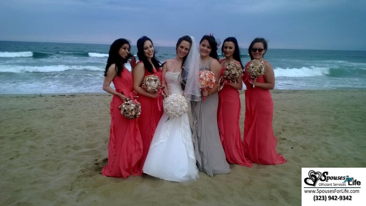 SpousesForLife1's tweet photo. Can you find the sneaky funny in this picture?  Didn't see it when shooting it, now having a laugh.  #Weddings #funny http://t.co/UcrZn37gu3