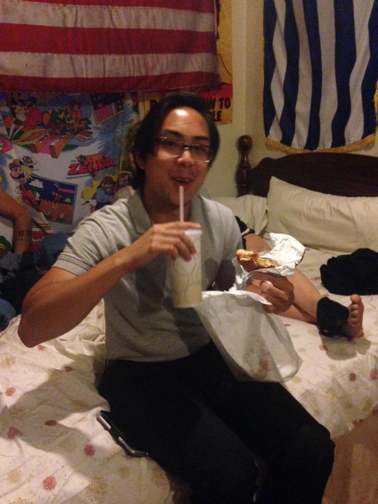 GRVMND's tweet photo. Everything is done for WTWCTR. To celebrate, enjoy this photo of Jason from @imadeyoumyself scarfing a burger down http://t.co/FdD87kk2za