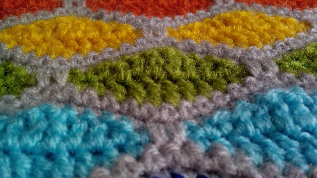 7delsiete55's tweet photo. El nuevo trabajo! Una #manta de #ganchillo #crochet http://t.co/9GkDIDraQP
