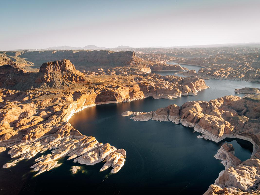 cintagliata's tweet photo. "Lake Powell leaks like a sieve-123 billion gallons of water disappear each year" @ProPublica https://t.co/URCSX8xsNo http://t.co/NXW6R01bk5
