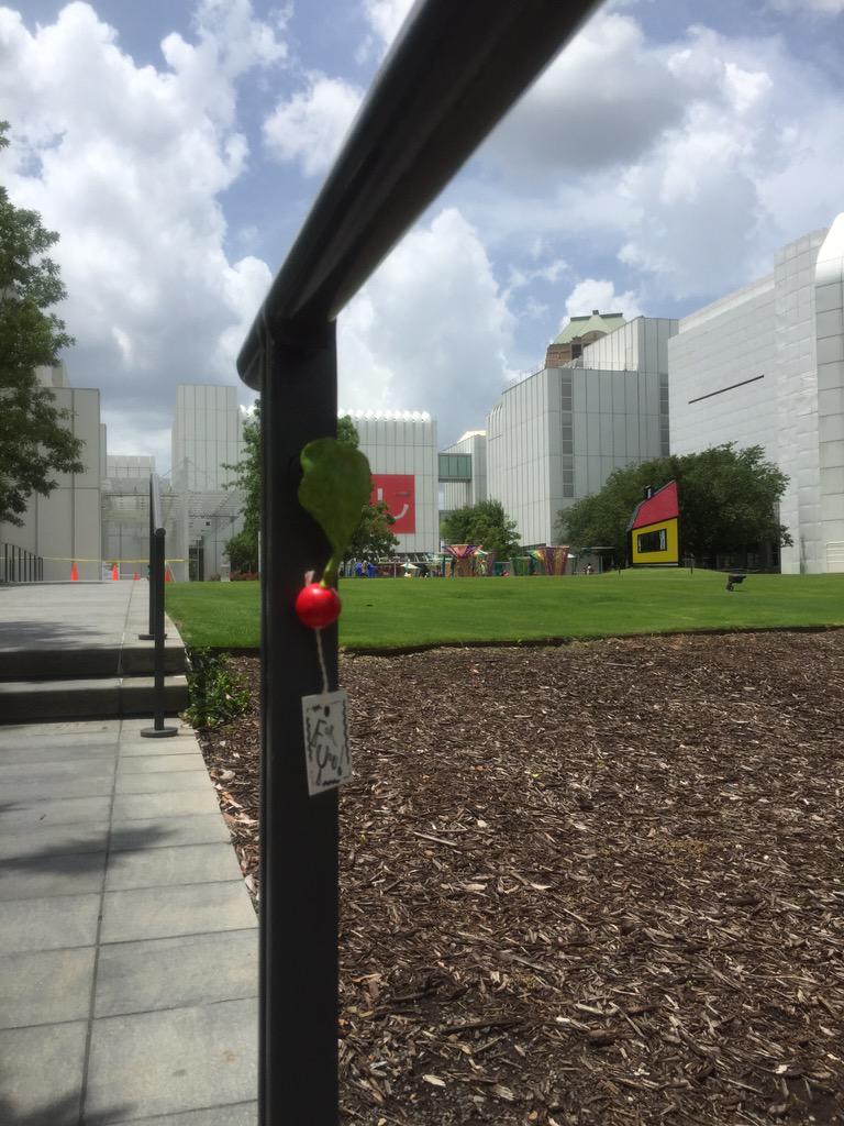 MsBeanATL's tweet photo. Easy find!  #fafatl #EatYourVeggies #freeart #timeformyartfix http://t.co/WgV9bEsUPb
