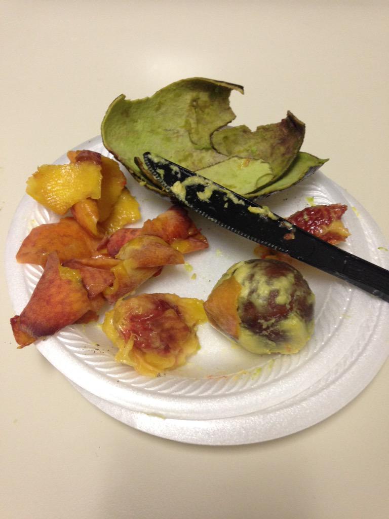 StaceyBerretta's tweet photo. Peeling & eating 2 peaches and an avocado w/a plastic knife.... it was worth the mess. #NoOneWasWatching #GoodThing http://t.co/NyXVokTeAn