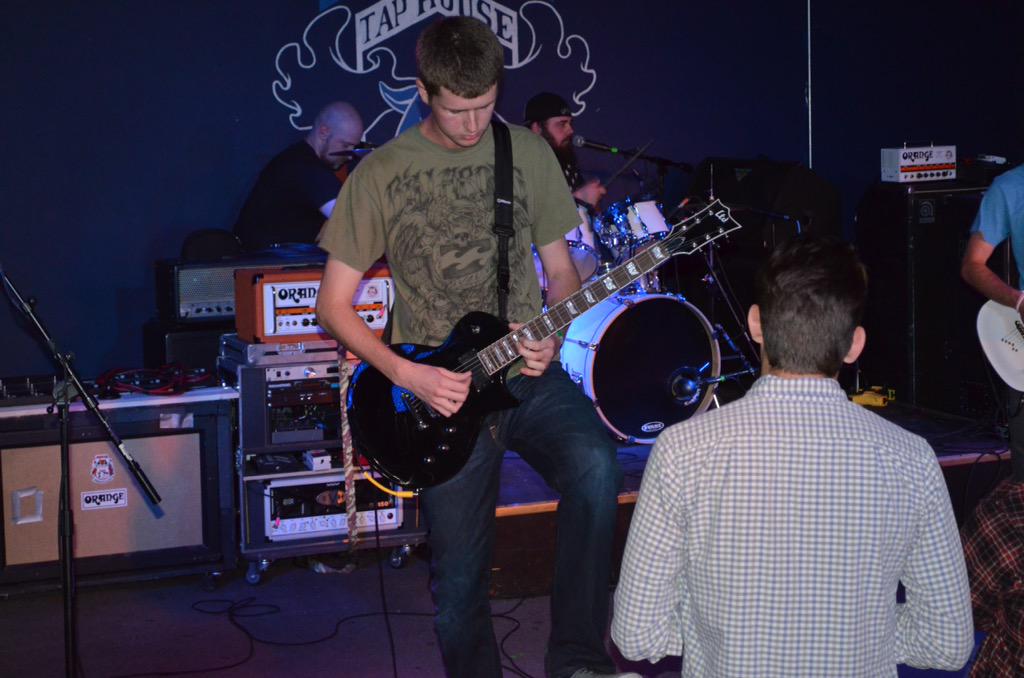 RealLakeShore's tweet photo. Another gig down! Thanks @BlueMooseIC http://t.co/RUmsBszQ3c