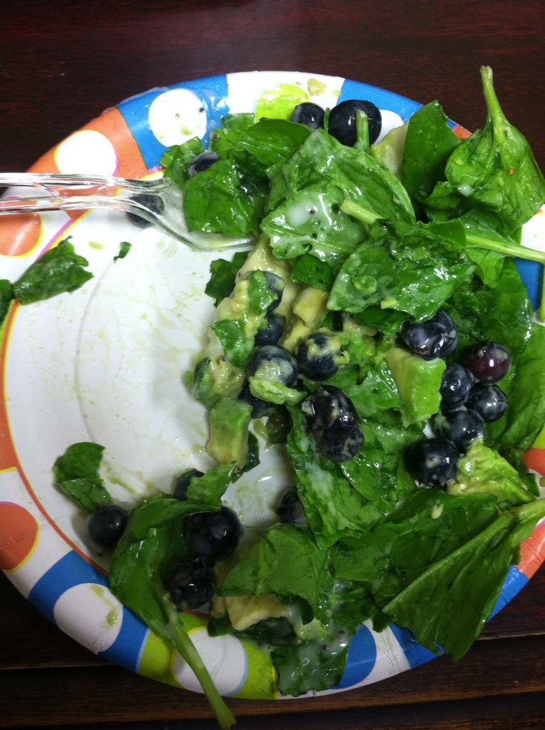 BeckyJoy6's tweet photo. Reading @GUBLERNATION lettuce rant made my lunch very unsatisfactory. #nobodylikessalad http://t.co/mKlYSD8d2z