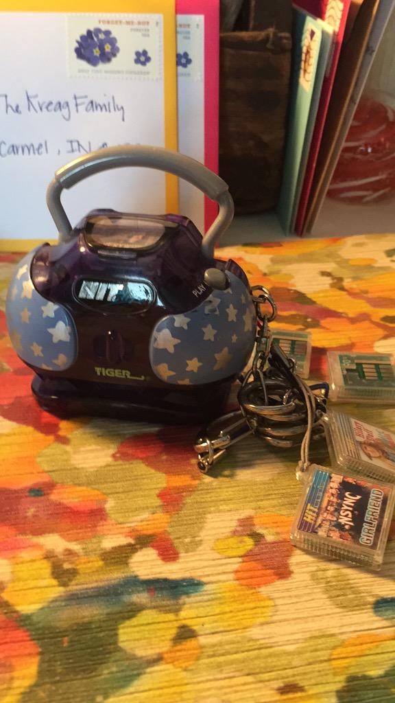 Anniefost's tweet photo. Meredith: "who needs Apple music" http://t.co/wCsMrP0sun