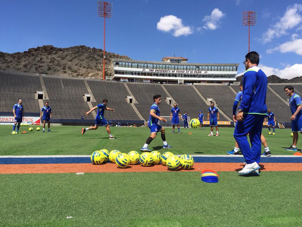 decabecita's tweet photo. #PretemporadaLigaMX. Esta noche, Cruz Azul y Xolos se verán las caras las 20:30 en El Paso, Texas. http://t.co/0YW8Oil4PS