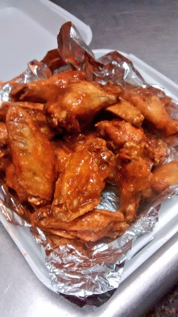 StavrosPizzaOC's tweet photo. Craving crispy, plump &amp; juicy WINGS? DON'T have to "Super Size it" with US! ALL OUR WINGS are BIG in SIZE &amp; FLAVOR! http://t.co/7z69PGrOIq