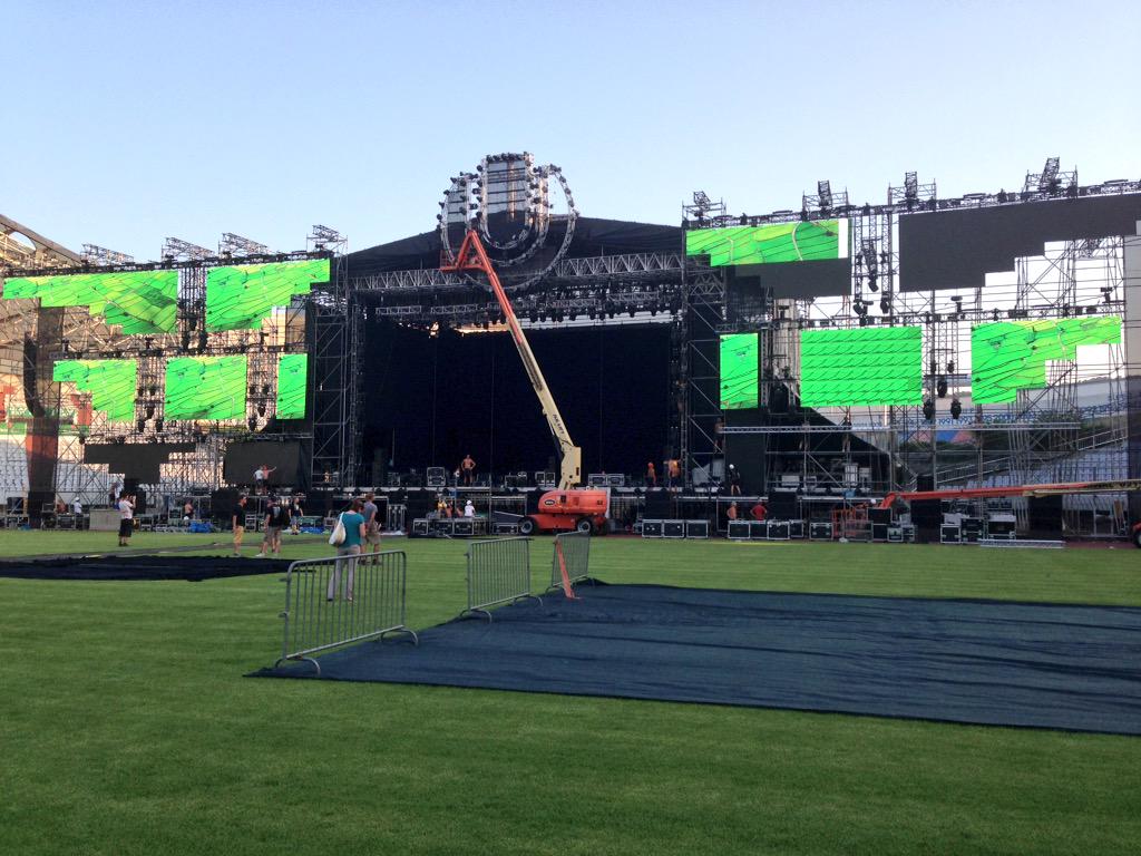 ultra's tweet photo. we're almost ready at @ULTRAEurope!! http://t.co/HGXIKCgU46