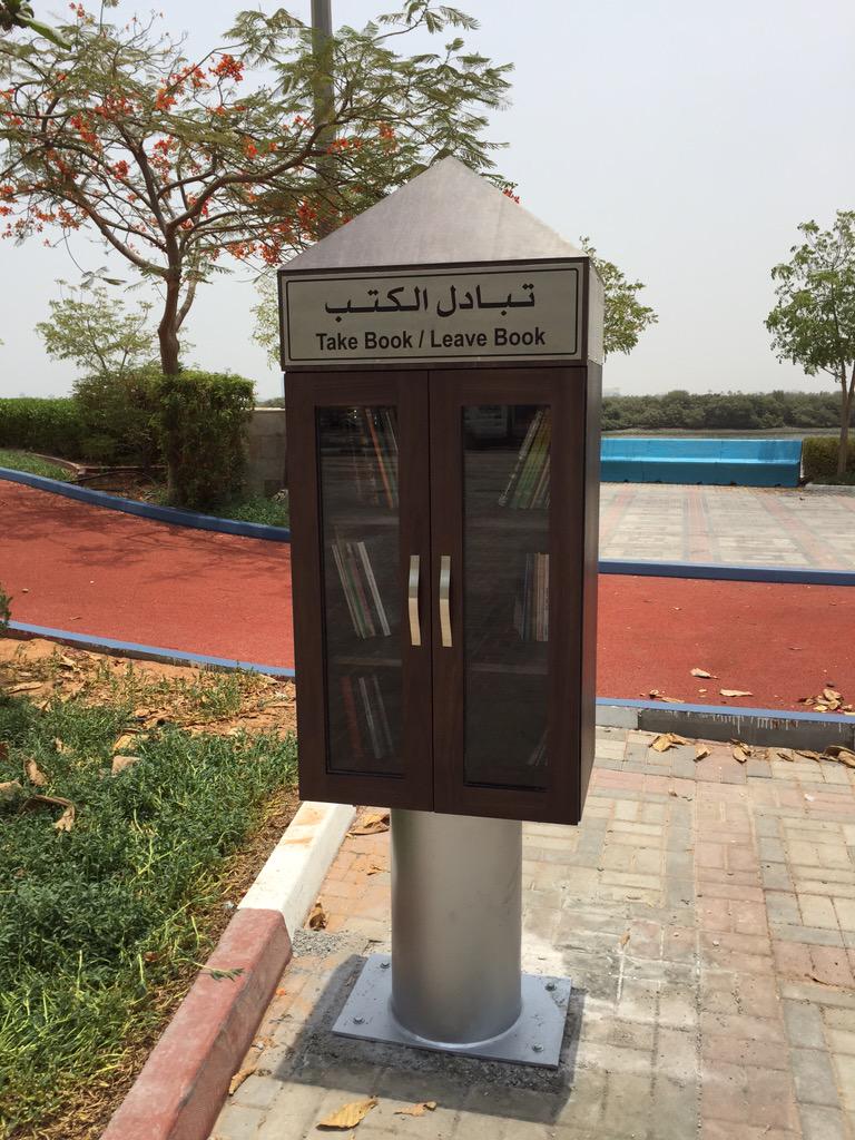 FaisalUAEme's tweet photo. قمنا اليوم ولله الحمد بتركيب مكتبتين اضافيتين لتبادل الكتب على كورنيش القواسم لتشجيع أفراد المجتمع على القراءة . http://t.co/rRw2TYo85o