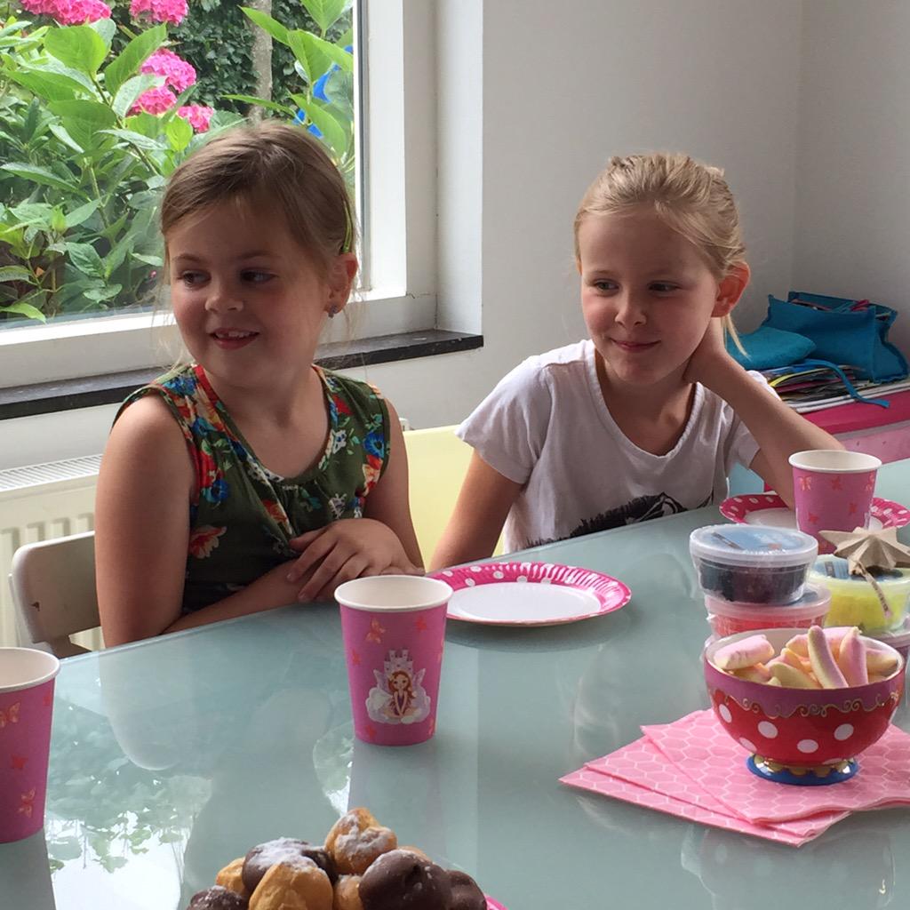 jaspertielen's tweet photo. Het kinderfeestje van Klaasje 🎉🎂🎈🎁 🎊7 jaar alweer!! ❤️ http://t.co/oCdbiljDBW