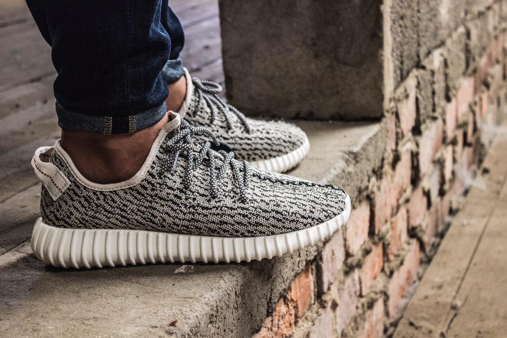MarkusEker's tweet photo. Adidas Yeezy Boost 350 - shots by @LCVTH 📷 Blog also online, check it out: http://t.co/ynrTCr0GWT http://t.co/RoB5t6uzMl