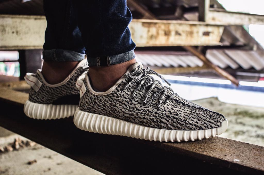 MarkusEker's tweet photo. Adidas Yeezy Boost 350 - shots by @LCVTH 📷 Blog also online, check it out: http://t.co/ynrTCr0GWT http://t.co/RoB5t6uzMl