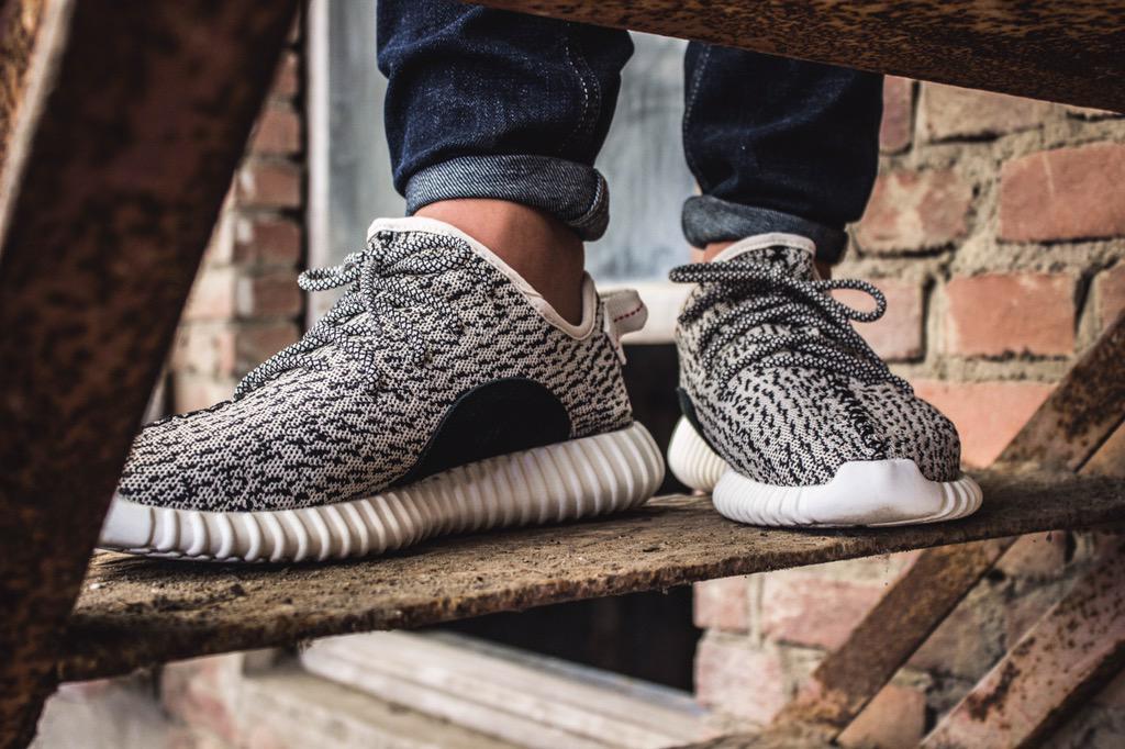 MarkusEker's tweet photo. Adidas Yeezy Boost 350 - shots by @LCVTH 📷 Blog also online, check it out: http://t.co/ynrTCr0GWT http://t.co/RoB5t6uzMl