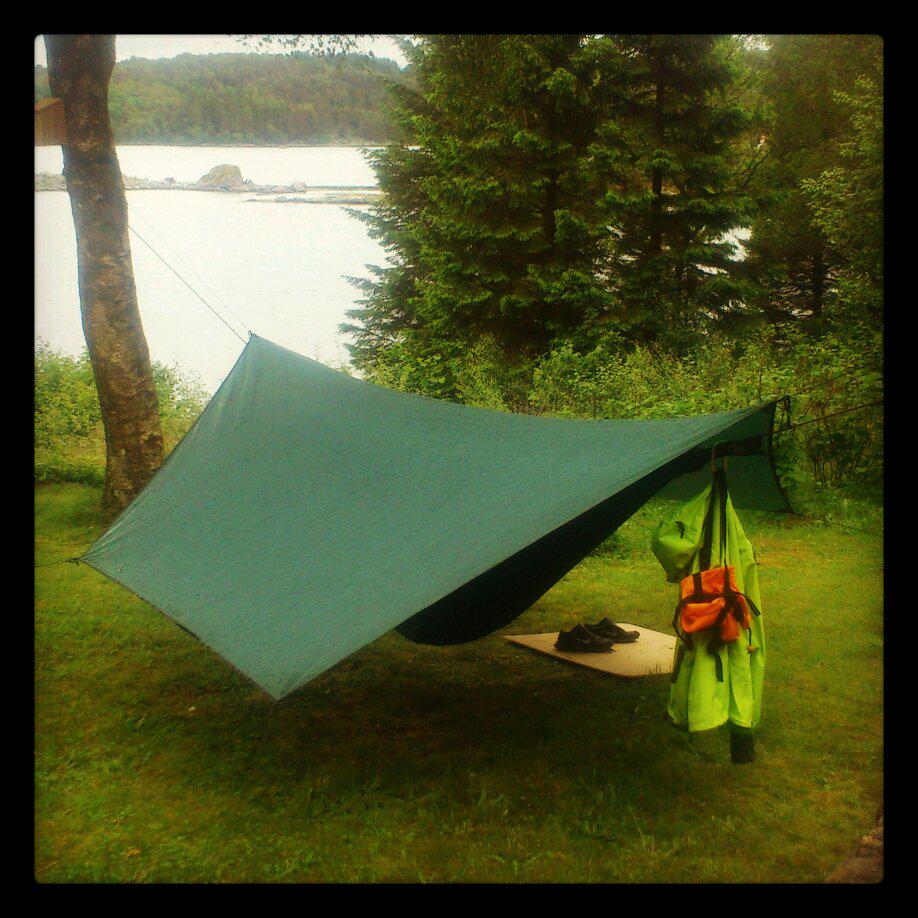 sirilindoe's tweet photo. Hennessyhammocken - 
som å sove i båt og telt samtidig. http://t.co/0Xd6Zk3JPk
