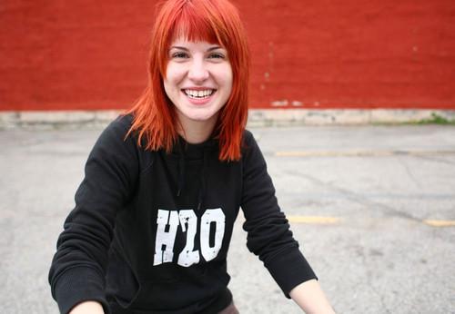 Hayley hayes. Hayley atwell грудь. Hayley kiyoko and kehlani. Хейли этвел черное зеруал. Хейли этвелл 18.