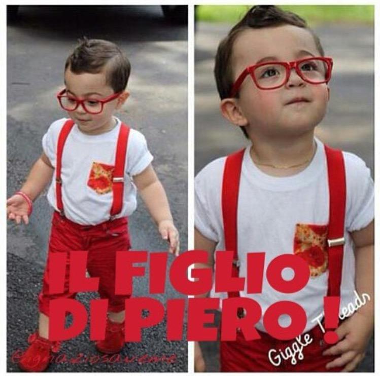 piero_barone's tweet photo. Il mio futuro bambino. Che ne dite? Mi assomiglia? 🙈🙈 #RedGlasses http://t.co/uuB7gm9UeA