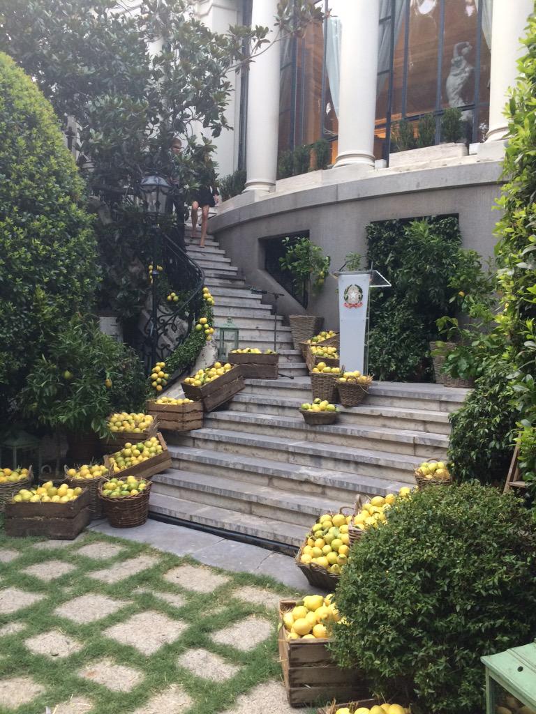 PLBMEM's tweet image. @PLBMEM en el eventazo #gourmet de @elle_es #ELLEGourmetParty muy 🔝🔝🔝 🍋🍋🍋🍋🍋🍋