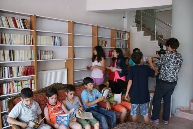 HergunYeniBilg's tweet photo. Ovacık Belediyesi 1saat kitap okuyn çocuklar için 1saatlik bisiklet turu veriyor
Belediyelerin örnek alması dileğiyle http://t.co/TqqNOOcSUI