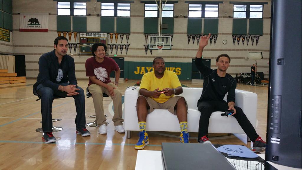 StephenCurry30's tweet image. Playing #NBA2K16 with #PlayStationHEROES winner @TheDavis510 #GreatnessAwaits