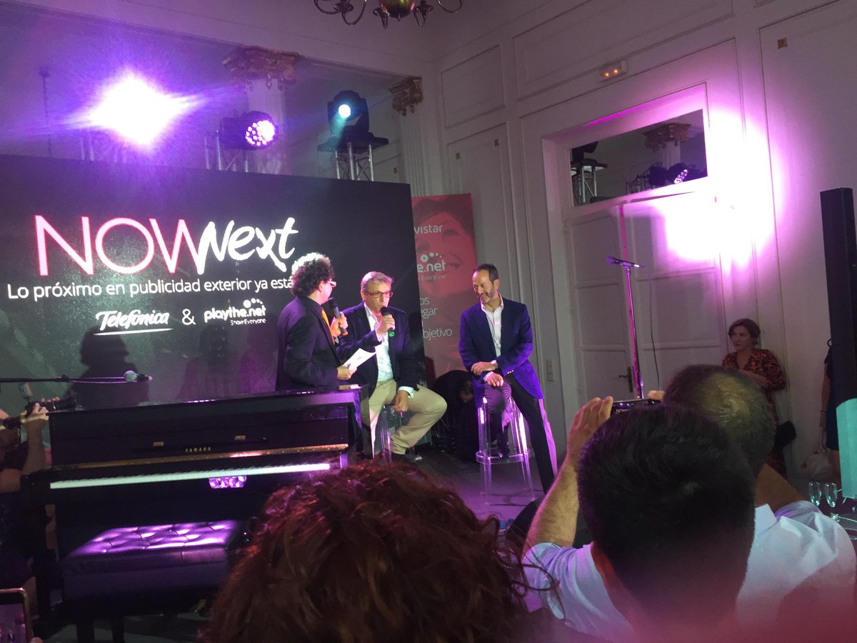 Viendo la presentación de <a href="/playthenet_/">playthe.net</a> Lo próximo en publicidad exterior nos vemos en los bares  @OpenFuture #Nownext
