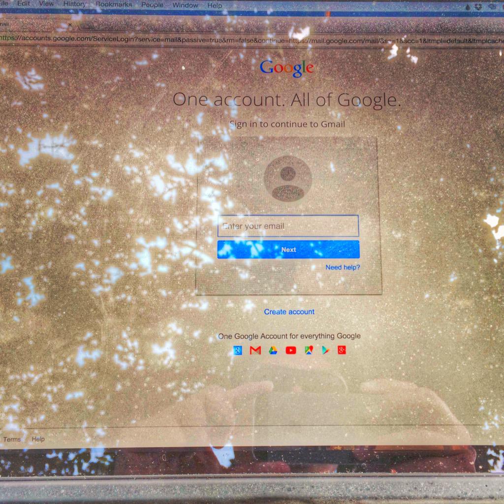 homefood_ca's tweet image. w/ #cellularData &amp;amp; #tethering, work everywhere (next to a construction site) #realEstate #agents #work @fannylee_ca