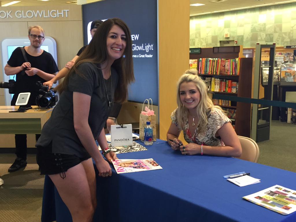 R5Miami's tweet photo. Rydel signing this morning at Barnes &amp; Nobles! @rydelR5 👸🏼💕 http://t.co/DOJJ58z7BC