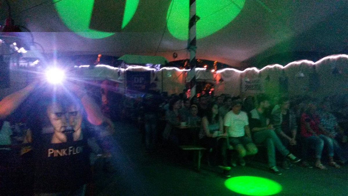 KeepFloyding's tweet photo. A vihar ellenére is teltház a Sörsátorban! Köszönjük Nektek! 😊 http://t.co/xGgupiysJA